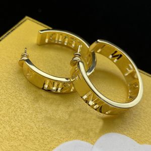 Orecchini a cerchio in oro con la lettera corretta per i gioielli di fidanzamento del regalo di fidanzamento degli amanti del matrimonio delle donne della signora Bride327w