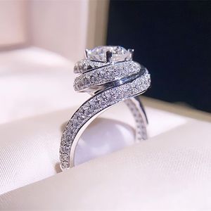 Boyut 5-10 Choucong Marka Lüks Takı 925 Sterlling Gümüş Yuvarlak Kesilmiş Beyaz Topaz CZ Diamond Women Düğün Çapraz Band Ring Lov2860