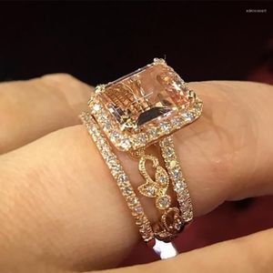 Bröllopsringar 2023 Square Champagne Zircon Double For Women Men Gold Color Hollow Plant Jewely White Shine Engagement Gifts Edwi22230