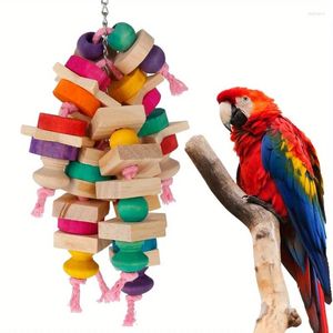 Inne zaopatrzenie ptaków 1PC Kolor Parrot Papuga do żucia Zabawki wisząca drewniana klatka blocksbird do żucia Wspinaczka Większość ptaków miłośników ćwiczeń