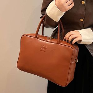 Stores Export Designer Shoulder Bags Large Capacity Bag Versatile for Women in and 2024 New Fashionable Handbag Minimalist Popular Womens Briefcase This