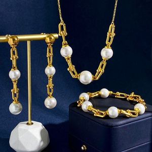 Nya fashionabla kvinnliga märkesarmbandörhängen Halsband Set Saturn Pearl Necklace Satellit ClaVicle Chain Punk Atmosphere2861