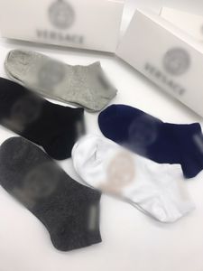 Hochwertige Baumwoll-Sportsocken der Marke 2023 mit gestreiftem Street-Style-Sportbasketball für Männer und Frauen, 5 Stück/Karton