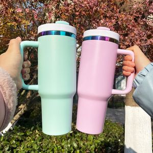 Macaron Powder Coated Rainbow Plated H2.0 40oz Travel Tumbler Rostfritt stål Vakuumisolerade kaffemuggar med handtag och halm för lasergraverad logotyp