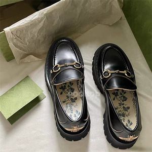 Thick-soled Bee loafers Women 2024 Spring slip-on leather single shoe horse buckle muffin English style small leather shoes