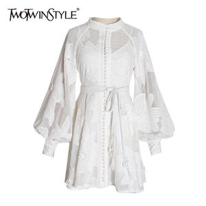 Twotyle Elegant Spring Dress for Women Stand Collar manica lunga Mini abiti bianchi Mini abiti da femmina ABBIGLIAMENTO 240323