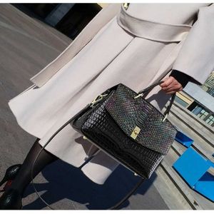 Premium Sense Crocodile Pattern Light Luxury Women's Bag Retro Crossbody Bag Axel väska 041624-111111111111111