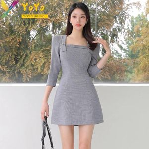 Abiti casual Abito da ufficio elegante Collo quadrato grigio Manica a 3/4 Moda coreana Slim Aderente Chic Abbigliamento da lavoro Primavera 2024