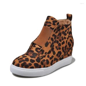 Casual skor kvinnor höst mode leopard plattform kilar sneakers 2024 plus storlek 35-43 kvinna platt singel zapatos de mujer