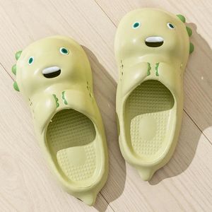 Chinelos 2024 desenhos animados kawaii meio macio doce sapatos planos para mulheres anti deslizamento bonito estilo coreano casal primavera verão y2k