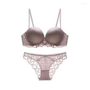 Set di reggiseni Set di lingerie in pizzo liscio e solido Set di reggiseni raccolti da donna Abiti sexy per biancheria intima con bordi riassunti per bella ragazza