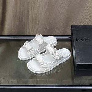 10a Sandali di design di alta qualità Sandali in pelle di mulo Scarpe casual Sandali Pantofola da gladiatore femminile regolabile Scivolo piatto Scivolo da spiaggia estivo