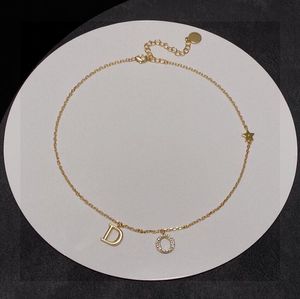 Новейшее женское ожерелье с подвеской в виде буквы и бриллиантами, элегантный и элитный дизайн, золотое лето, в сочетании с одеждой, очень красивое и красивое