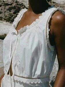Zbiorniki damskie 2024 Kobiety bawełniany biały zbiornik haftowany krawędź koronka z pustą kamizelką kwadratową kamizelkę kamizelki kategorii kołnierzy