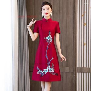 Etniska kläder 2024 Kinesisk Qipao Bröllopsklänning Cheongsam National Flower Embroidery A-Line Oriental Elegant Satin Banquet