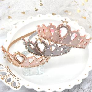 10st/Lot Fashion Pearl Crown Solid Hairband Pearls Royal Style Kids pannband Shinning Crystal Crown Princess Pannband 240328