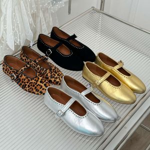 Designer Ballet Flats Dance Dress Shoes Women Läder Bekväma sandaler korsar med spänne EU35-42 546