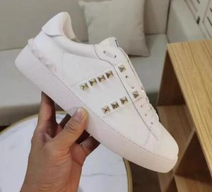 Designer män kvinnor lyx nit löpskor sneakers lätta sportskor mode svett absorption andningsbar unisex casual skor låg topp komfortlägenheter