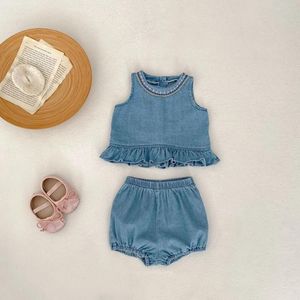 Kläder sätter sommaren 2024 ins spädbarnsflickor 2st kläder set denim ärmlös ruffle baby tops mjuka shorts kostym småbarn flicka outfit