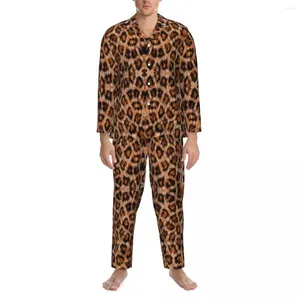 Hemkläder Leopardtryck Pyjama Ställer in gulddjur Skin Trendiga sömnkläder Män långärmad avslappnad sovrum Tvådel nattkläder stor storlek