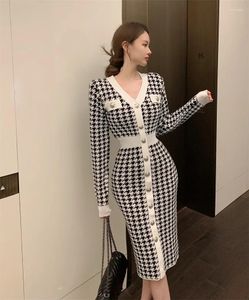 Casual Dresses Sweater Dress Women Vintage Houndstooth Vestidos Full Sleeve Sticking V-Neck 2024 Autumn Winter Woman kläder