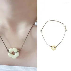 Pendant Necklaces Girl Heart Hollow Big Flower Necklace Female Temperament Niche Collarbone Chain Korean Student Adjustable Neck