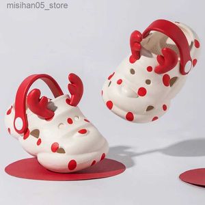 Sandálias Novo Verão Bebê Meninos Tamancos Cartoon Elk Respirável e Antiderrapante Polka Dot Girls Snadals Kids Shoes Q240328