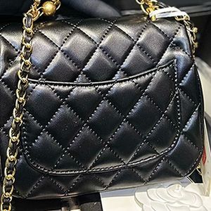 Fashion Lattice peals Chain Flap Bags Luxury Designer Lady Crossbody Bags Removable Chain Shoulder Brightened Elegant and Refined Sizes 20*17cm