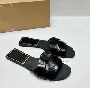 Slippers Designer Traf Women Flat New Slipper منسوجة مع أحذية نسائية مريحة غير رسمية Summer H240328CZ12