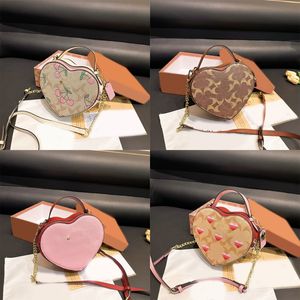 Heart Shoulder Bag Luxury Designer Handväska Fashion Brown White Pink Lovely Crossbody Designer Bags Simple Trendy Small Size Fashionable XB135