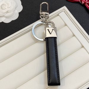 Handmade Designer Keychain V Letter Key Chain Buckle Keychains Real Leather Pendant Accessories For Men Women