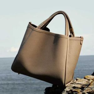 Song Songmont Vegetable Basket Bag Ny Tote Bag Stor Capacity Head Layer Cowhide One Shoulder Laptop Computer Bag 240328