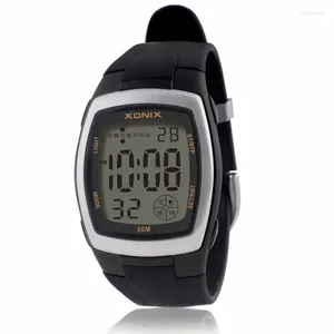 Zegarek na rękę klasyki kobiety kobiety sportowe odliczanie LED Digital Student Stopwatch Waterproof 50m pływanie budziki budzik PU pas bw