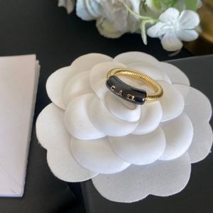 Classic Couple Ring Charm Fashion Women Style Rings Luxury Designer Quality Elegant Premium Jewelry Accessories Size7 Never Fade P199y