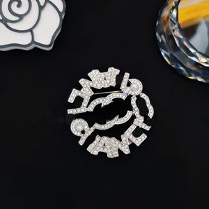 Wholesale Newest Designer Brand Double Letter Brooches Unisex Crystal Pearl Brooch Suit Pin Wedding Party Jewerlry Accessories Gifts