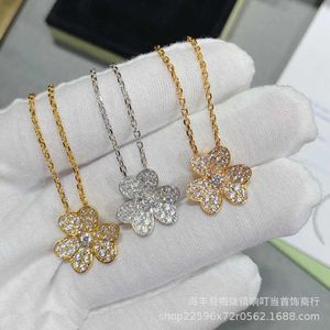 ماركة مصممة Glod High Version Van Clover Netclace Womens Full Diamond Pendal Flower Pendant Lucky Grass Twiber