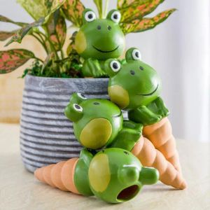 Kits Self Watering Spikes 4PCS Breathable Frog Shape Automatic Clay Stakes Cute Waterer For Vegetables Flowers Vacations Device