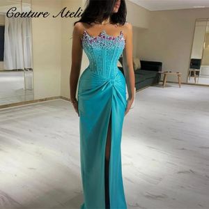 Party Dresses Lake Blue Strapless Pink Crystal Pearls Prom Corset Elegant Graduation Dress Slit Wedding Gowns Mellanöstern Satin