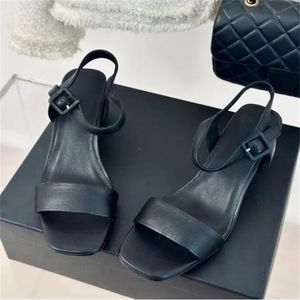 2024 New Mid Heel Thick Heel 원한 버클 패션 하이힐 매칭 치마 다목적 여성 신발