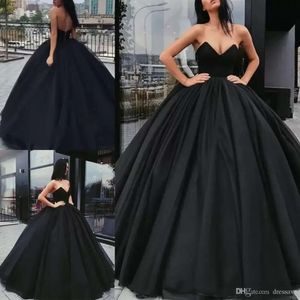 Bollklänning svart quinceanera prom klänningar älskling blixtlås rygglös för söta veck aftonklänningar skräddarsydda ba