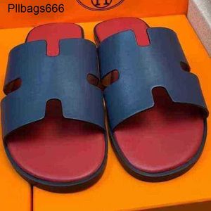 Mens Chinelos Designer Sandálias Estação Europeia Nova Família Mens Wear 2024 Verão Maré Marca Flip Flops Soes Home Sandálias Slipp C0BS Tem Logotipo