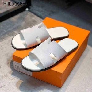 Slipare senaste designer män lat tofflor sommar stora strandskivor sandal kalvskinn platt scuffs sandaler storlek har logotyp sp7p