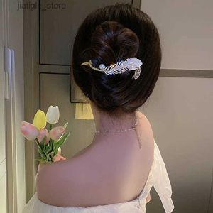 Klipsy do włosów Nowe pazurki do włosów mody dla kobiet żaba klamra łaska perłowa dhinestone hairpin Accessori for Girl Banana Twist Tiara Y240329