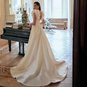 2024 Chic A-Line Wedding Dress Women V-Neck Ruffles bez rękawów bez pleców satynowe suknie ślubne księżniczki Vestido de novias