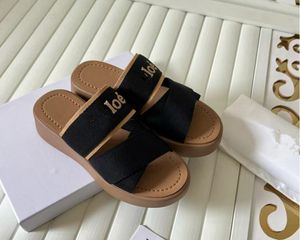 2024 Designer Woody Sandálias Mulheres Praia Sandália Mules Flat Slides Luz Tan Bege Branco Preto Lace Lettering Tecido Chinelos de Lona Mulheres Verão Sapatos Ao Ar Livre 35-42