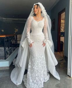 Romantyczne 3D Kwiki kwiatowe Suknie ślubne Suknie ślubne długie rękawy Pełne koronkowe eleganckie suknie ślubne w stylu dekoltu