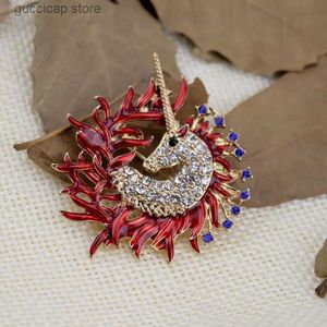 Pins Broschen Vintage Strass Einhorn Anstecknadel Luxus Emaille Rote Koralle Abzeichen Damen Broschen Mode Seiko Intarsien Zirkon Brosche Schmuck Y240329