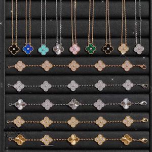 Original av Designer Van Four Leaf Grass Kaleidoscope Armband Womens Rose Gold Wide Edition Full Diamond High Quality Jewelry Smycken