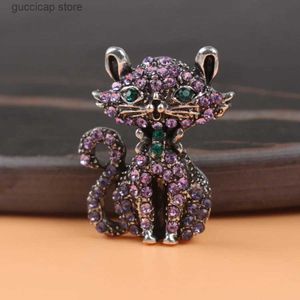 Spille Spille Classico Strass Retro Simpatico gatto Spilla Personalizzato Lucido Animale Distintivo in lega Perni di accessori per abbigliamento da viaggio per uomo e donna Y240329