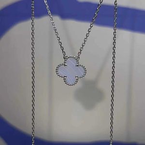 Designer Brand 925 Sterling Silver Van Purple Jade Chalcedony Four Leaf Clover Necklace Pläterad med 18K White Gold Lucky Grass Pendant CollarBone Chain High Version